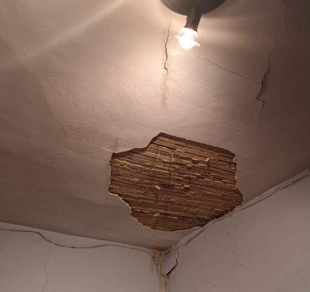 Estado de los techos de una de las habitaciones. Estado de los techos de una de las habitaciones.