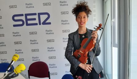 Ana Elena Serrano Roldán, cantante lírica y violinista onubense Ana Elena Serrano Roldán, cantante lírica y violinista onubense