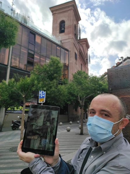 Luis Sorbón muestra un dibujo del arquitecto Teodoro Anasagasti de la destruida Iglesia de San Martín en 1936 Luis Sorbón muestra un dibujo del arquitecto Teodoro Anasagasti de la destruida Iglesia de San Martín en 1936