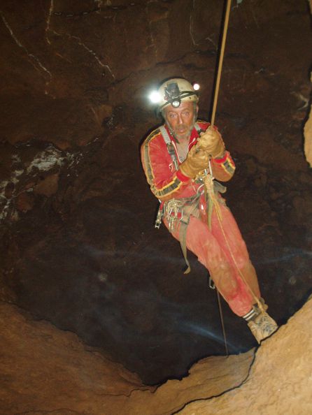 Salva en el año 2009 descendiendo el pozo Koke en la sima Destapada. En 1977 fue el primer espeleólogo en descender a la famosa sima Destapada -219 m, que se encuentra en el Cabezo de Hornos de Isla Plana en la Zona Oeste de Cartagena y que en la actualidad de sigue explorando. Salva en el año 2009 descendiendo el pozo Koke en la sima Destapada. En 1977 fue el primer espeleólogo en descender a la famosa sima Destapada -219 m, que se encuentra en el Cabezo de Hornos de Isla Plana en la Zona Oeste de Cartagena y que en la actualidad de sigue explorando.