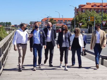 Autoridades de la Xunta de Galicia y el concello de Sanxenxo recorren la senda peatonal de la PO-308 a su paso por A Lanzada Autoridades de la Xunta de Galicia y el concello de Sanxenxo recorren la senda peatonal de la PO-308 a su paso por A Lanzada
