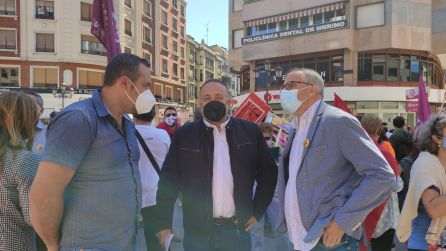 De izq. a dcha. el alcalde de Corullón, Luis Alberto Arias, el presidente del CCB, Gerardo Álvarez y el alcalde de Ponferrada, Olegario Ramón De izq. a dcha. el alcalde de Corullón, Luis Alberto Arias, el presidente del CCB, Gerardo Álvarez y el alcalde de Ponferrada, Olegario Ramón