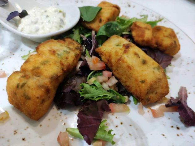 Corvinata frita con salsa tártara Corvinata frita con salsa tártara