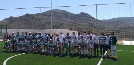 Foto de familia, con algunos de los equipos participantes en la jornada de inauguración Foto de familia, con algunos de los equipos participantes en la jornada de inauguración