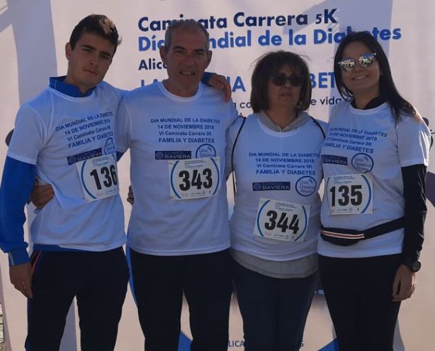Vicente Novoa y su familia Vicente Novoa y su familia