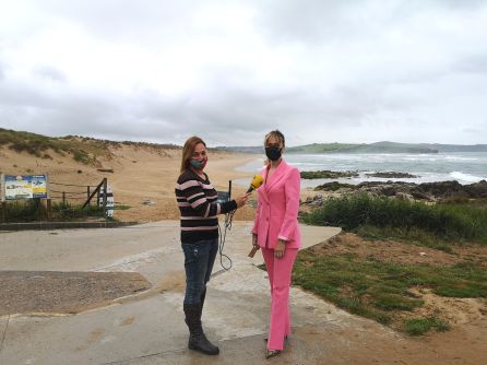 Veronica Samperio, alcaldesa de Pielagos en la playa de Valderarenas. Veronica Samperio, alcaldesa de Pielagos en la playa de Valderarenas.