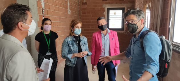 El redactor del proyecto y sus sucesivas adaptaciones se lo ha explicado a las autoridades sanitarias El redactor del proyecto y sus sucesivas adaptaciones se lo ha explicado a las autoridades sanitarias