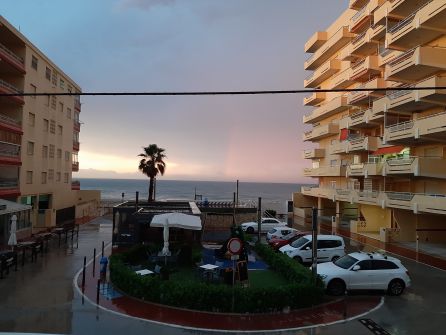 Nubes de tormenta en Tavernes que pasaron rápidamente Nubes de tormenta en Tavernes que pasaron rápidamente