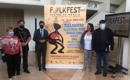 Presentación del FolkFest. Entre otros, José Ramón Palazón, director general del ICA (izquierda), y Alicia Baltasar, coordinadora del festival (derecha) Presentación del FolkFest. Entre otros, José Ramón Palazón, director general del ICA (izquierda), y Alicia Baltasar, coordinadora del festival (derecha)