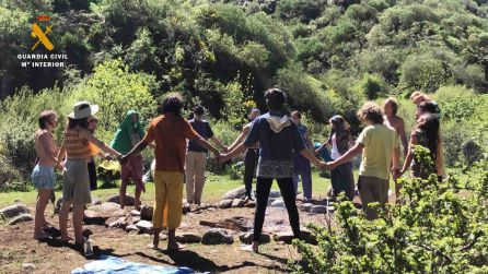 La Guardia Civil impone 76 denuncias a la Familia Arcoiris. La Guardia Civil impone 76 denuncias a la Familia Arcoiris.