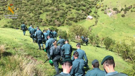 La Guardia Civil impone 76 denuncias a la Familia Arcoiris. La Guardia Civil impone 76 denuncias a la Familia Arcoiris.