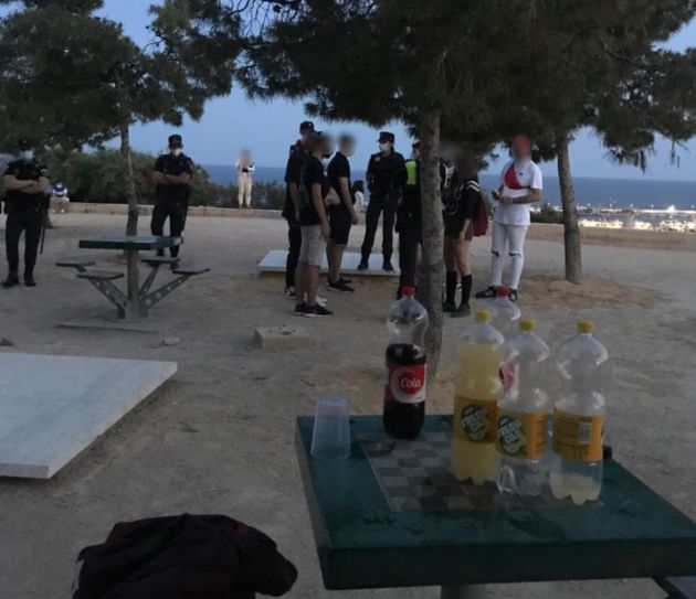 Botellón desalojado en Alicante Botellón desalojado en Alicante
