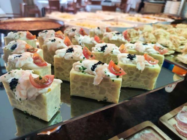 Pinchos de tortilla y hojaldres Pinchos de tortilla y hojaldres