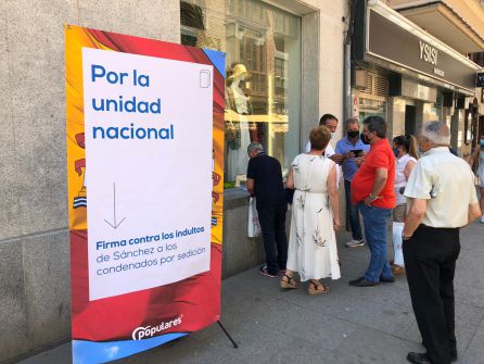 El PP ha recogio firmas en Aranda contra el indultó a los condenados por sedición El PP ha recogio firmas en Aranda contra el indultó a los condenados por sedición