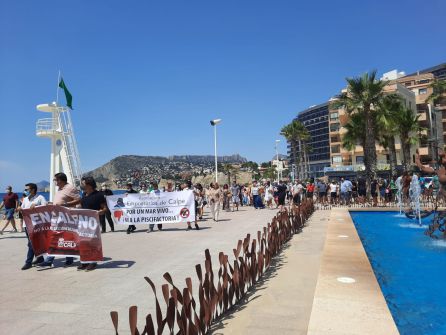 Manifestación contra la piscifactoría. Calp Manifestación contra la piscifactoría. Calp