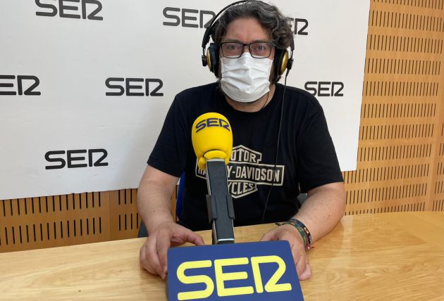 Miguel Sánchez López, senador autonómico de Ciudadanos y autor de Charnego, en los estudios de Radio Murcia Miguel Sánchez López, senador autonómico de Ciudadanos y autor de Charnego, en los estudios de Radio Murcia