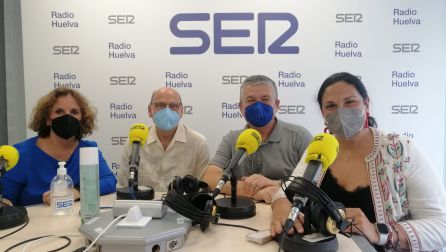 De izquierda a derecha: Lucía Vizcaya, ex jefa de Extranjería, Ramón Castro del Sindicato Médico de Huelva, Francisco Gutiérrez Bernal de UGT Huelva y la abogada y política Juani Carrillo De izquierda a derecha: Lucía Vizcaya, ex jefa de Extranjería, Ramón Castro del Sindicato Médico de Huelva, Francisco Gutiérrez Bernal de UGT Huelva y la abogada y política Juani Carrillo