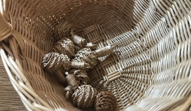 Maracas o sonajeros de mimbre. Maracas o sonajeros de mimbre.