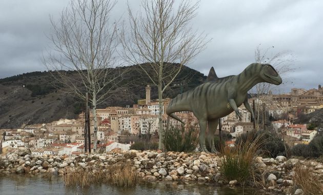 "Nos sorprendió la aparición de un grupo particular de entusiastas de la paleontología y los dinosaurios". "Nos sorprendió la aparición de un grupo particular de entusiastas de la paleontología y los dinosaurios".