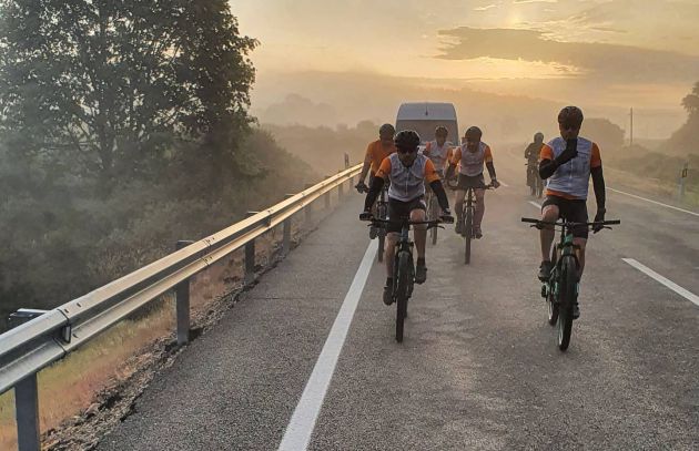 Los seis ciclistas que han participado en el reto FinisteRett Los seis ciclistas que han participado en el reto FinisteRett