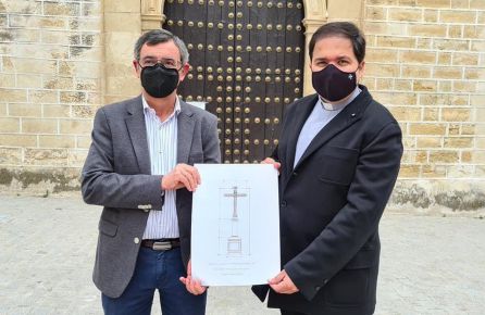 El presidente de la Agrupación de Cofradías de Aguilar presenta el proyecto de recuperación de la cruz junto al párroco de Aguilar El presidente de la Agrupación de Cofradías de Aguilar presenta el proyecto de recuperación de la cruz junto al párroco de Aguilar