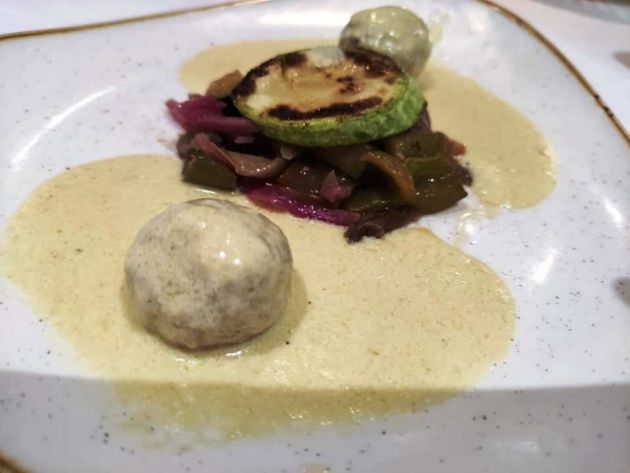 Albóndigas de corvina con salsa de puerros Albóndigas de corvina con salsa de puerros