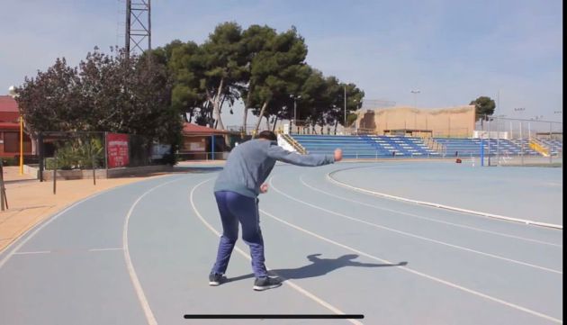 Javier Porres, entrenando en la pista de Atletismo de Sant Joan d'Alacant Javier Porres, entrenando en la pista de Atletismo de Sant Joan d'Alacant