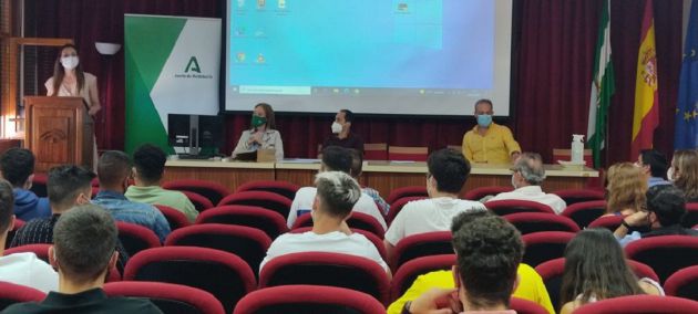 María José Lara se ha dirigido a los alumnos hablandoles del centro María José Lara se ha dirigido a los alumnos hablandoles del centro