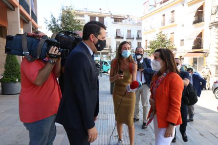 Bellido recibe a la Ministra de defensa en el Ayuntamiento Bellido recibe a la Ministra de defensa en el Ayuntamiento