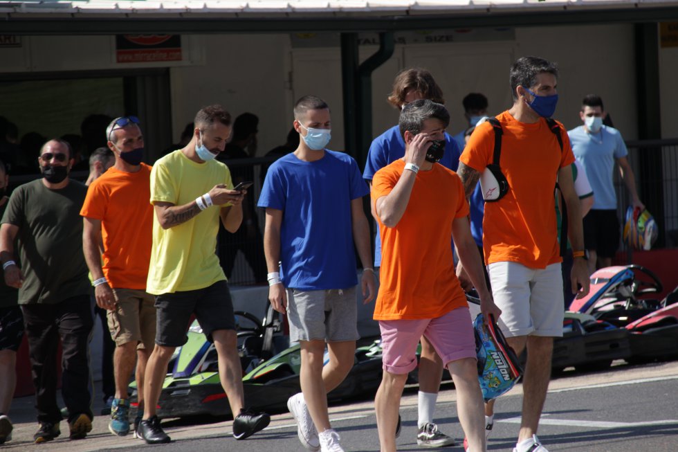 Miembros de los equipos participantes Miembros de los equipos participantes