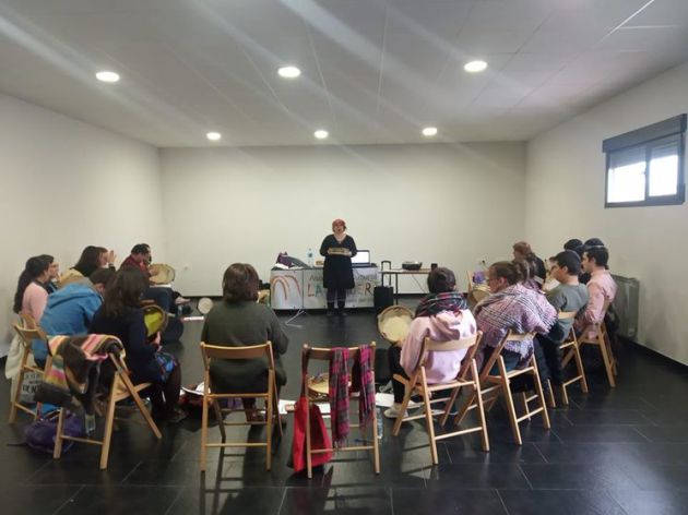Clases sobre la técnica de la pandereta. Clases sobre la técnica de la pandereta.