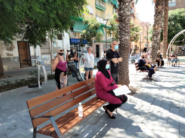 Una treintena de personas ha participado este miércoles en la asamblea en la plaza de les Palmeretes de Alicante Una treintena de personas ha participado este miércoles en la asamblea en la plaza de les Palmeretes de Alicante