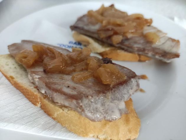Montadito de atún a la plancha Montadito de atún a la plancha