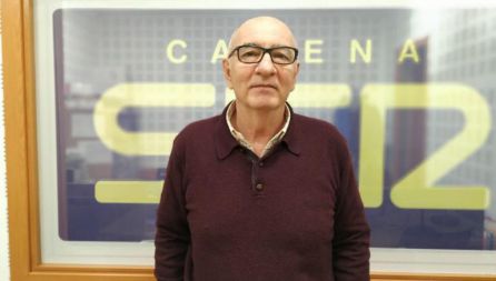 Antonio Vallejo, director de Medina Azahara, en el estudio de Radio Córdoba Cadena SER Antonio Vallejo, director de Medina Azahara, en el estudio de Radio Córdoba Cadena SER