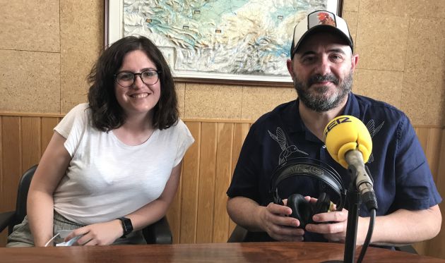 Marta Aparicio y Juanra Fernández en el estudio central de SER Cuenca. Marta Aparicio y Juanra Fernández en el estudio central de SER Cuenca.