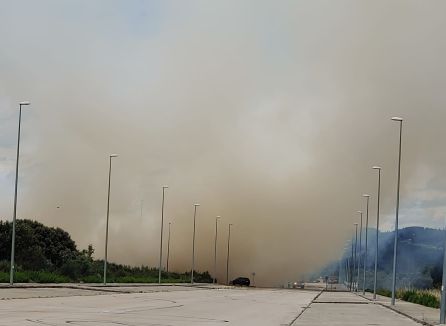 El humo activó la alerta a los bomberos El humo activó la alerta a los bomberos