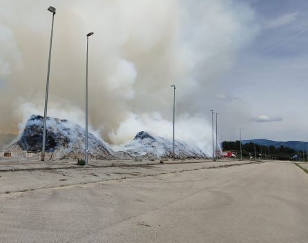 La combustión afectó al cien por cien del material acumulado en un apile y al menos al 50% e un segundo La combustión afectó al cien por cien del material acumulado en un apile y al menos al 50% e un segundo