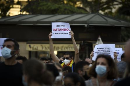 Un joven durante una manifestación para condenar el asesinato de un joven de 24 años el pasado sábado en A Coruña debido a una paliza, a 5 de julio de 2021, en Valencia, (España). Un joven durante una manifestación para condenar el asesinato de un joven de 24 años el pasado sábado en A Coruña debido a una paliza, a 5 de julio de 2021, en Valencia, (España).