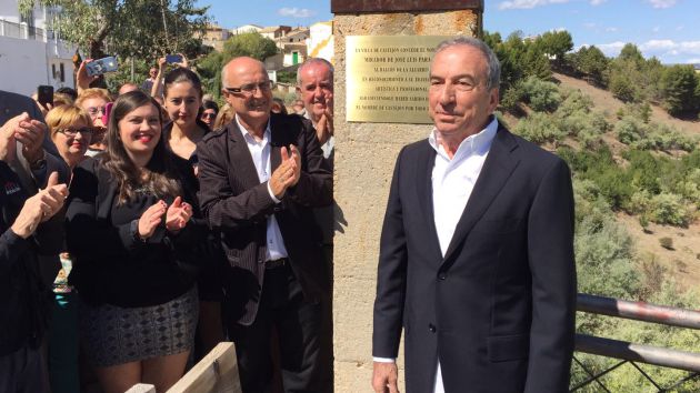 Perales en la inauguración de su monumento en Castejón en septiembre de 2017. Perales en la inauguración de su monumento en Castejón en septiembre de 2017.