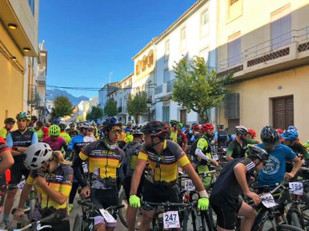 Concentración de ciclistas, en la salida, en una edición anterior Concentración de ciclistas, en la salida, en una edición anterior