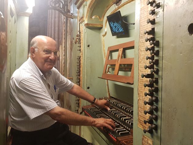 Con el organista titular de la Catedral, Adalberto Martínez Solaesa Con el organista titular de la Catedral, Adalberto Martínez Solaesa