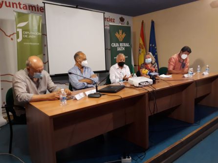 Momento de la mesa redonda sobre el Arte Rupestre en Andalucía, de izquierda a derecha, Julián Martínez, José Luis Sanchidrián, Ángel Bañuelos, Inamculada Gavira y Manuel Jesús Torres Momento de la mesa redonda sobre el Arte Rupestre en Andalucía, de izquierda a derecha, Julián Martínez, José Luis Sanchidrián, Ángel Bañuelos, Inamculada Gavira y Manuel Jesús Torres
