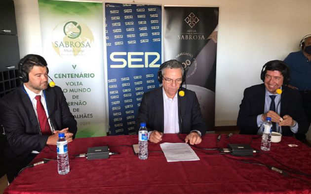 oao Queirós, cónsul general de Portugal en Sevilla; Salomón Hachuel y Juan Marín, vicepresidente de la Junta de Andalucía y Consejero de Turismo, Regeneración, Justicia y Administración Local oao Queirós, cónsul general de Portugal en Sevilla; Salomón Hachuel y Juan Marín, vicepresidente de la Junta de Andalucía y Consejero de Turismo, Regeneración, Justicia y Administración Local