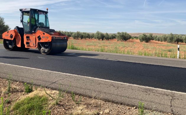 Imagen de los trabajos de asfaltado Imagen de los trabajos de asfaltado