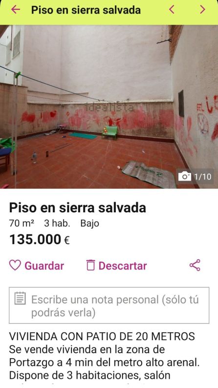 Imagen de la plataforma Idealista en la que se ve el patio de Manuela y Jesús todavía con los juguetes de sus hijos Imagen de la plataforma Idealista en la que se ve el patio de Manuela y Jesús todavía con los juguetes de sus hijos