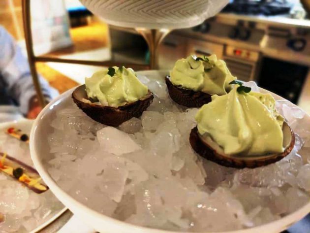 Bolo malagueño, espuma de pimientos y encurtidos Bolo malagueño, espuma de pimientos y encurtidos