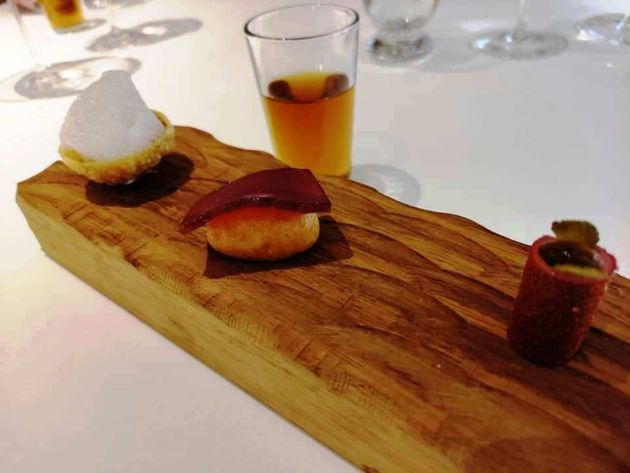Aperitivo del tabanco El Pasaje con amontillado a granel Aperitivo del tabanco El Pasaje con amontillado a granel