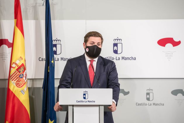 El consejero de Fomento, Nacho Hernando, comparece en rueda de prensa en el Palacio de Fuensalida El consejero de Fomento, Nacho Hernando, comparece en rueda de prensa en el Palacio de Fuensalida