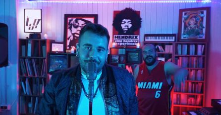 Momentos del videoclip de "Nunca pasa nada". Momentos del videoclip de "Nunca pasa nada".