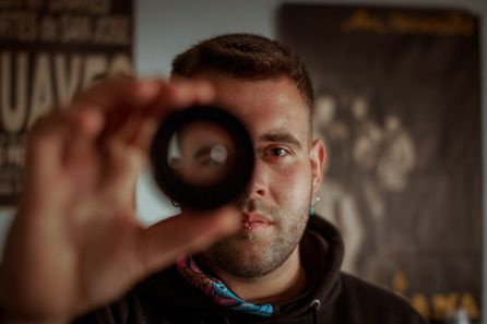 Ángel Rodríguez, colaborador del tema "Nunca pasa nada". Ángel Rodríguez, colaborador del tema "Nunca pasa nada".
